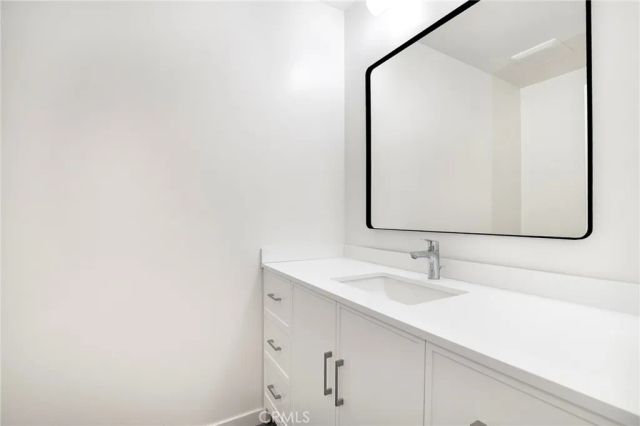 927 N Kings Road 118, West Hollywood, CA 90069