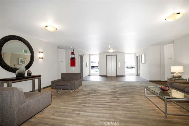 927 N Kings Road 118, West Hollywood, CA 90069