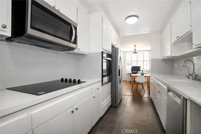 927 N Kings Road 118, West Hollywood, CA 90069