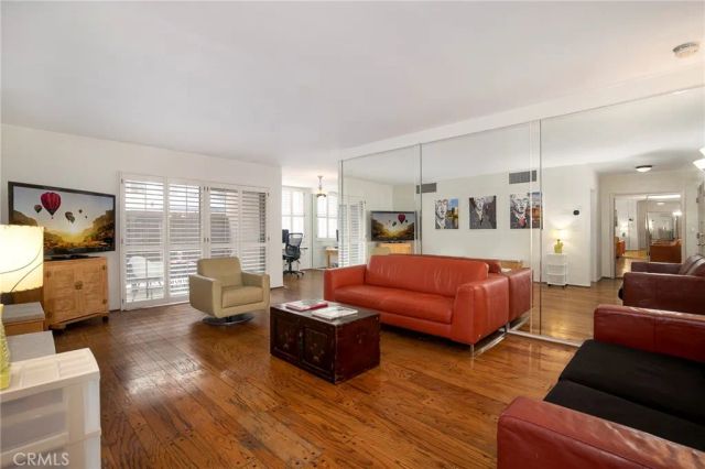 927 N Kings Road 118, West Hollywood, CA 90069