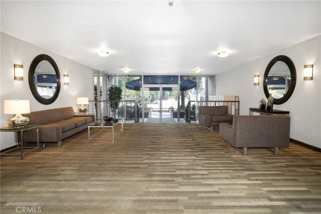 927 N Kings Road 118, West Hollywood, CA 90069