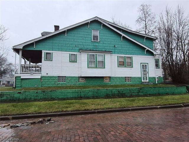 12000 Holborn Avenue, Cleveland, OH 44105