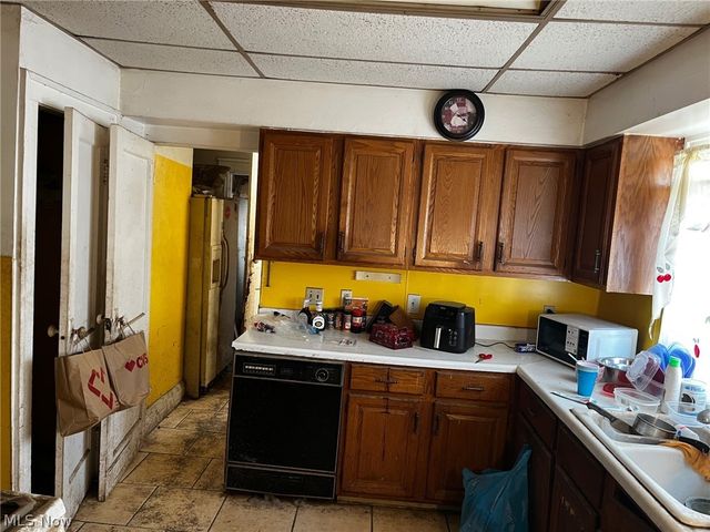 12000 Holborn Avenue, Cleveland, OH 44105