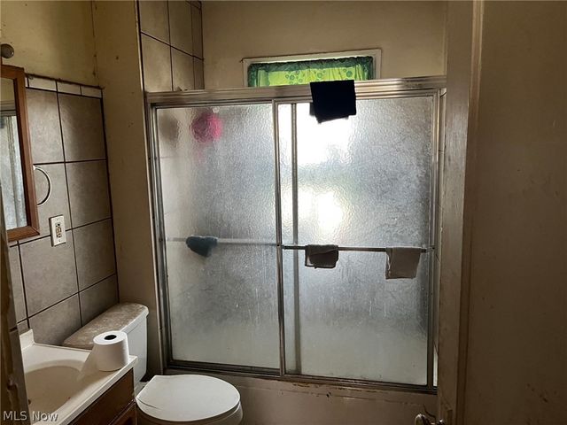 12000 Holborn Avenue, Cleveland, OH 44105