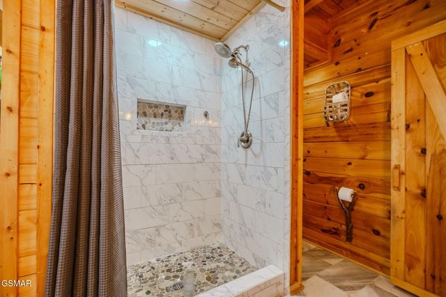 839 W Gold Dust, Pigeon Forge, TN 37863