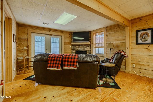 839 W Gold Dust, Pigeon Forge, TN 37863