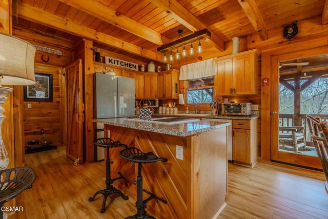 839 W Gold Dust, Pigeon Forge, TN 37863