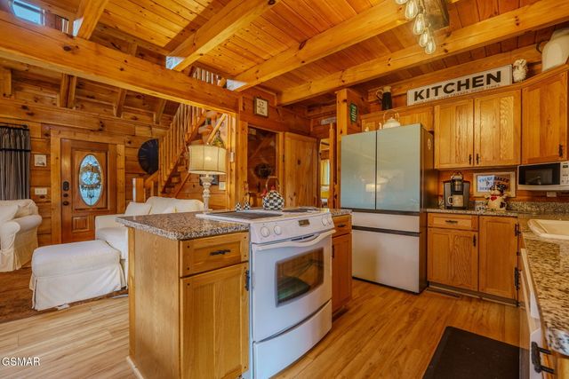 839 W Gold Dust, Pigeon Forge, TN 37863