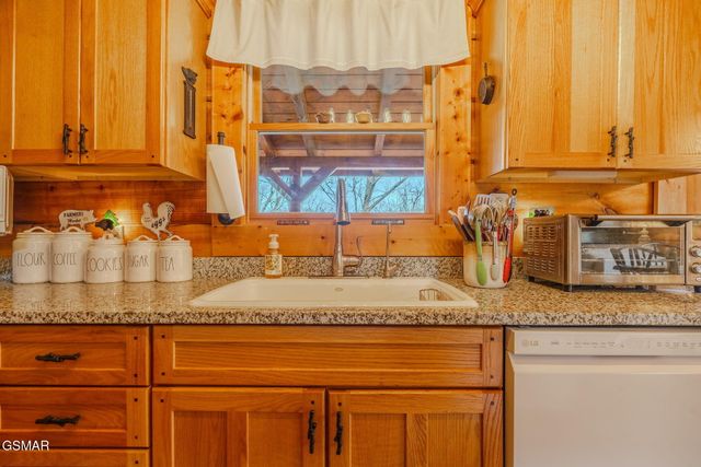 839 W Gold Dust, Pigeon Forge, TN 37863