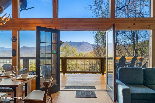 1427 Nordic Drive, Gatlinburg, TN 37738