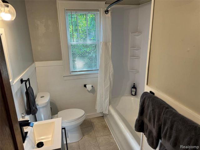 1202 Pershing Street, Flint, MI 48503