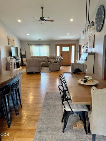 918 Win Way, Eagle Point, OR 97524