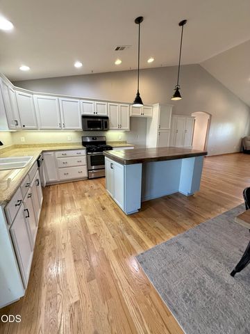 918 Win Way, Eagle Point, OR 97524