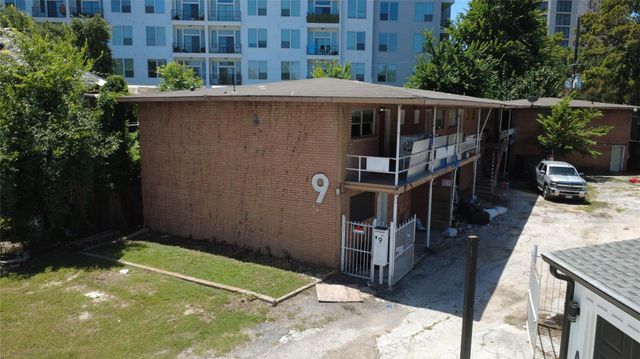 9 Briar Dale Court, Houston, TX 77027