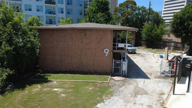 9 Briar Dale Court, Houston, TX 77027