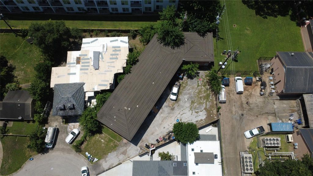 9 Briar Dale Court, Houston, TX 77027