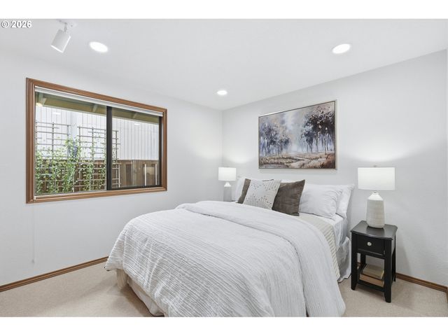 13821 Sw ASHBURY Ln, Portland, OR 97223