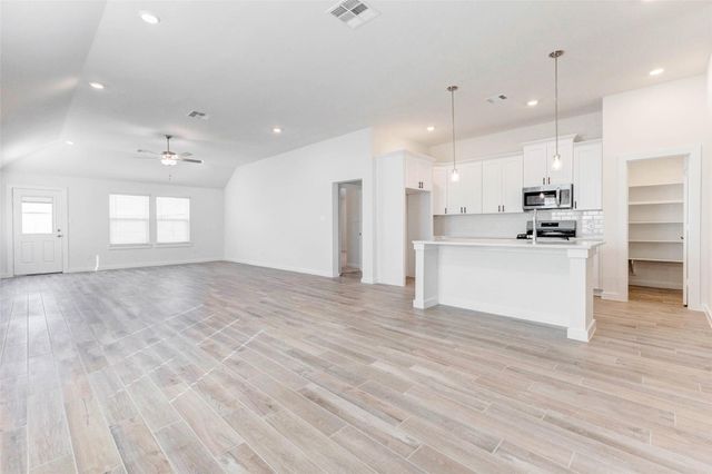 13214 Hayden Peak, Iowa Colony, TX 77583