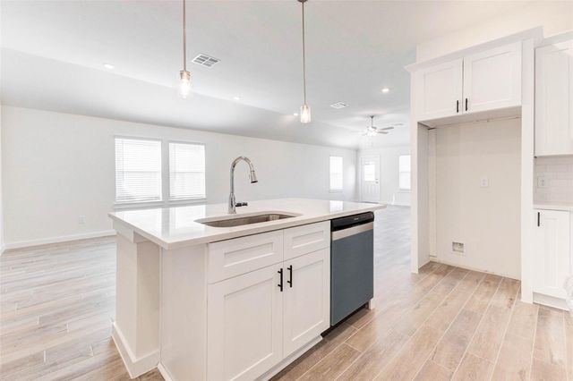 13214 Hayden Peak, Iowa Colony, TX 77583