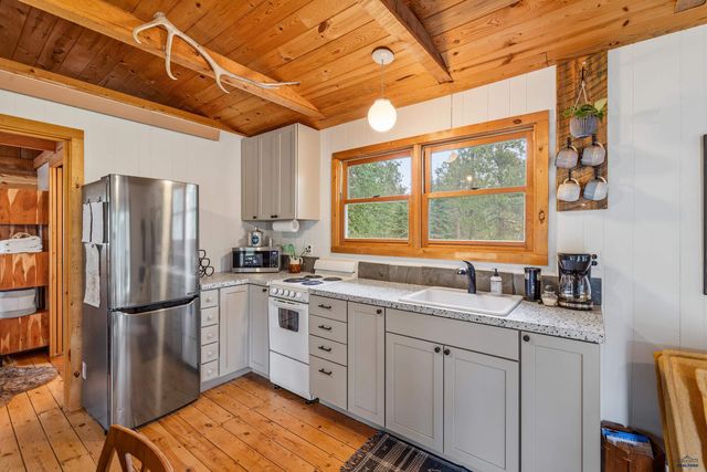 22759 SUNNYSIDE GULCH RD, Silver City, SD 57702