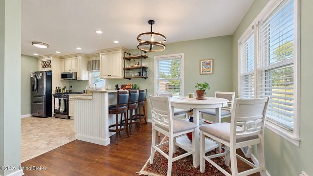 2300 Parkwood Rd, Louisville, KY 40214