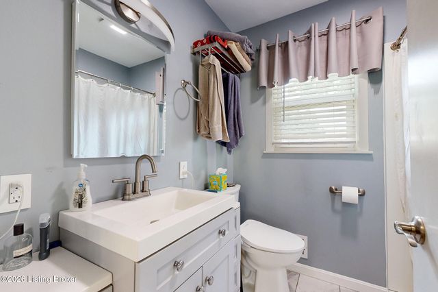 2300 Parkwood Rd, Louisville, KY 40214