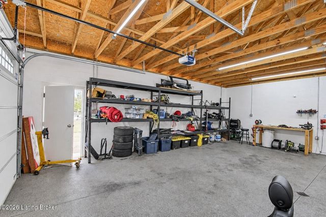 2300 Parkwood Rd, Louisville, KY 40214
