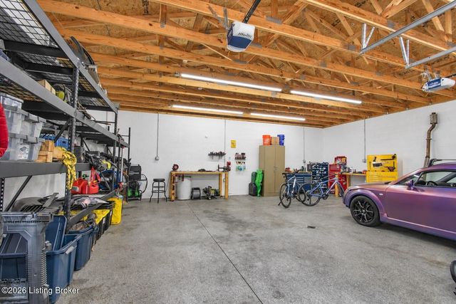 2300 Parkwood Rd, Louisville, KY 40214
