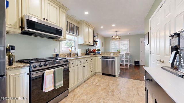 2300 Parkwood Rd, Louisville, KY 40214