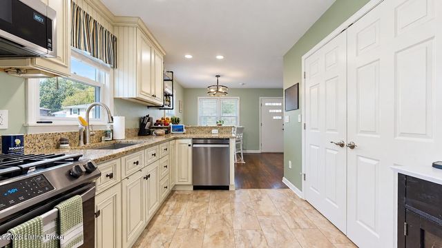 2300 Parkwood Rd, Louisville, KY 40214