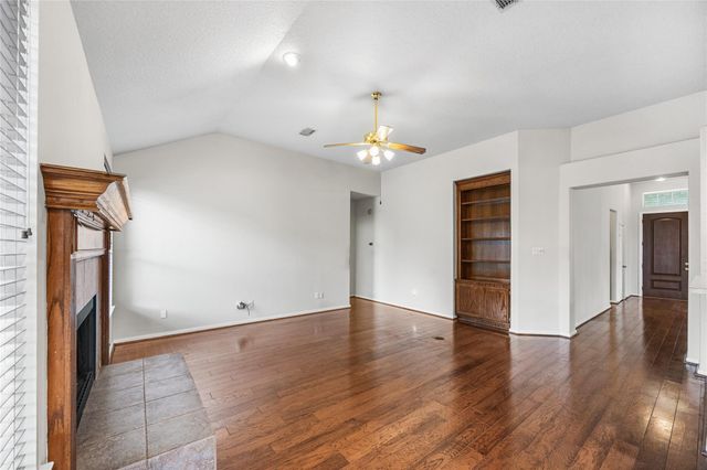 15207 Flameleaf Gardens Court, Cypress, TX 77433