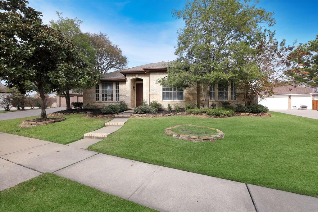 15207 Flameleaf Gardens Court, Cypress, TX 77433