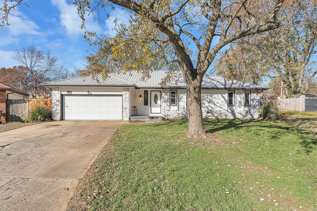 1651 W Lindberg Street, Springfield, MO 65807