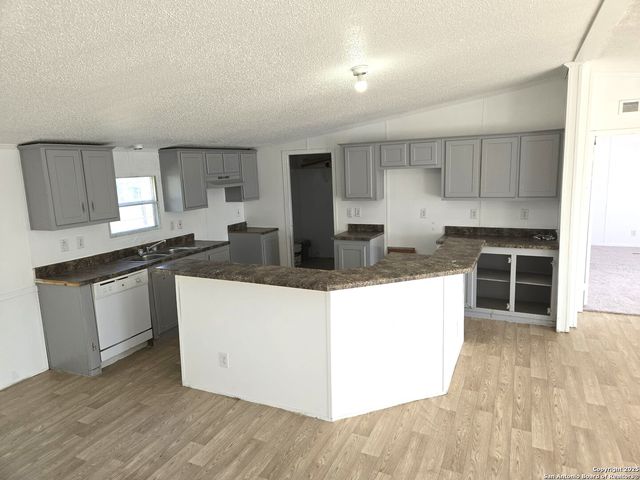 4124 Farmview, Converse, TX 78109