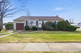 2 McLeod Street, Massapequa Park, NY 11762