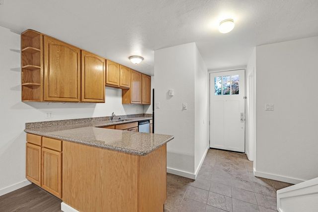 1470 Creekside Dr 34, Walnut Creek, CA 94596