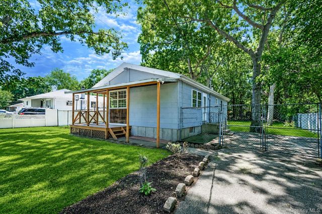 66 Norfleet Lane, Coram, NY 11727