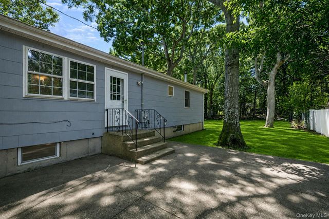 66 Norfleet Lane, Coram, NY 11727