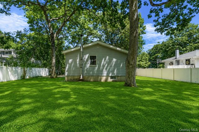 66 Norfleet Lane, Coram, NY 11727