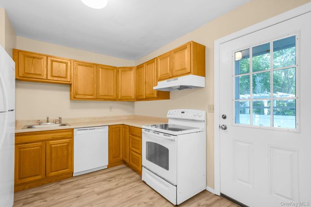 66 Norfleet Lane, Coram, NY 11727