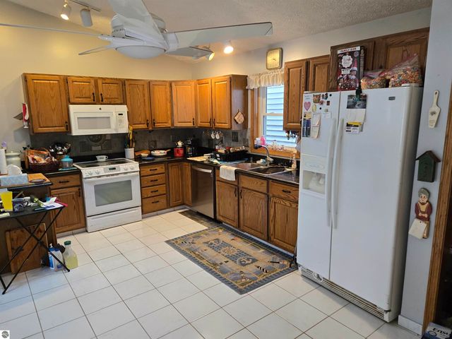 159 Aspenwood Drive, Prudenville, MI 48651