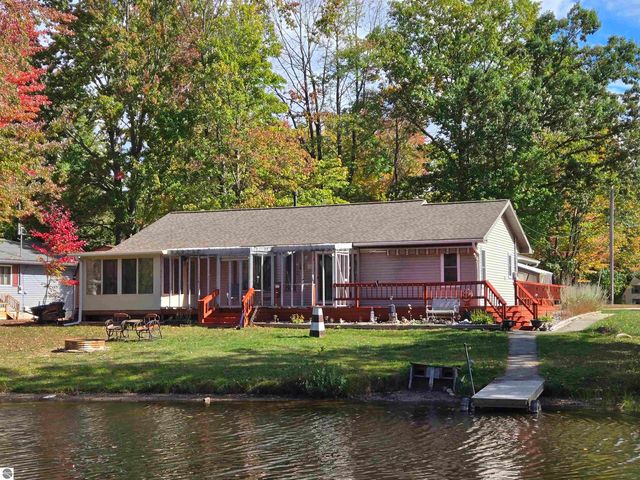 159 Aspenwood Drive, Prudenville, MI 48651
