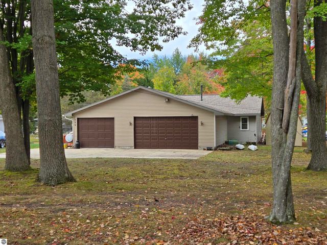 159 Aspenwood Drive, Prudenville, MI 48651