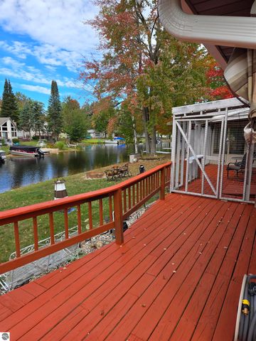 159 Aspenwood Drive, Prudenville, MI 48651