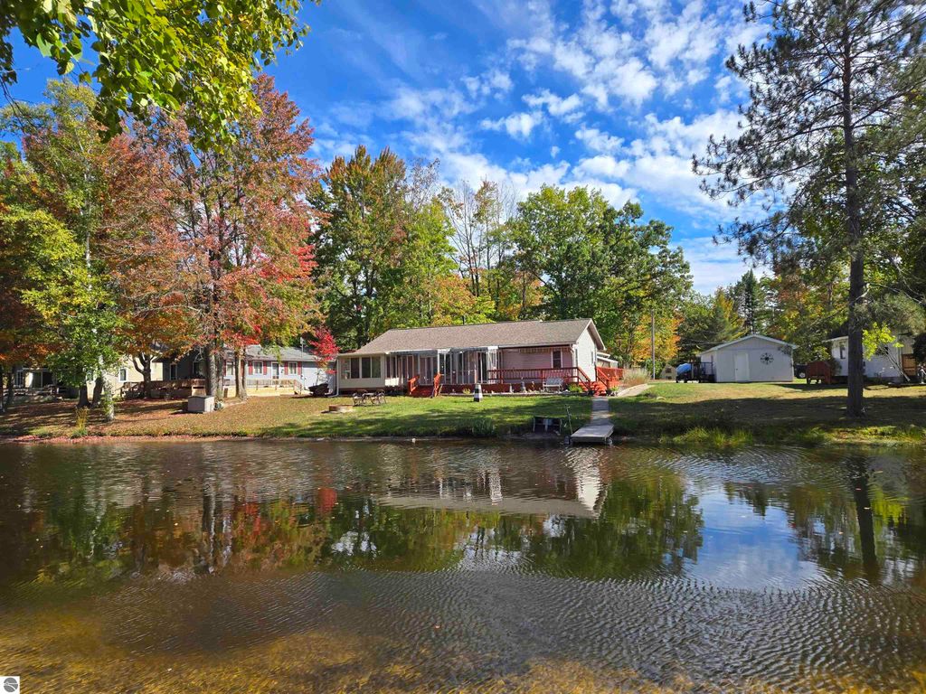 159 Aspenwood Drive, Prudenville, MI 48651