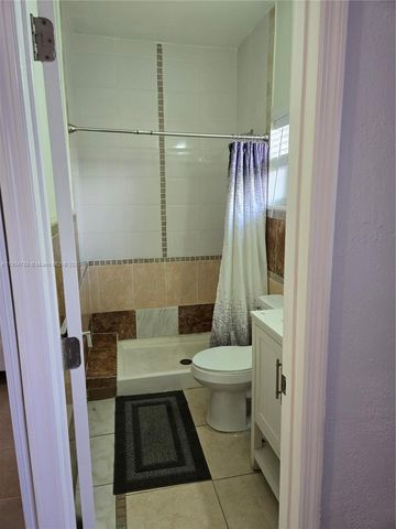 5712 Hollywood Blvd 3, Hollywood, FL 33021