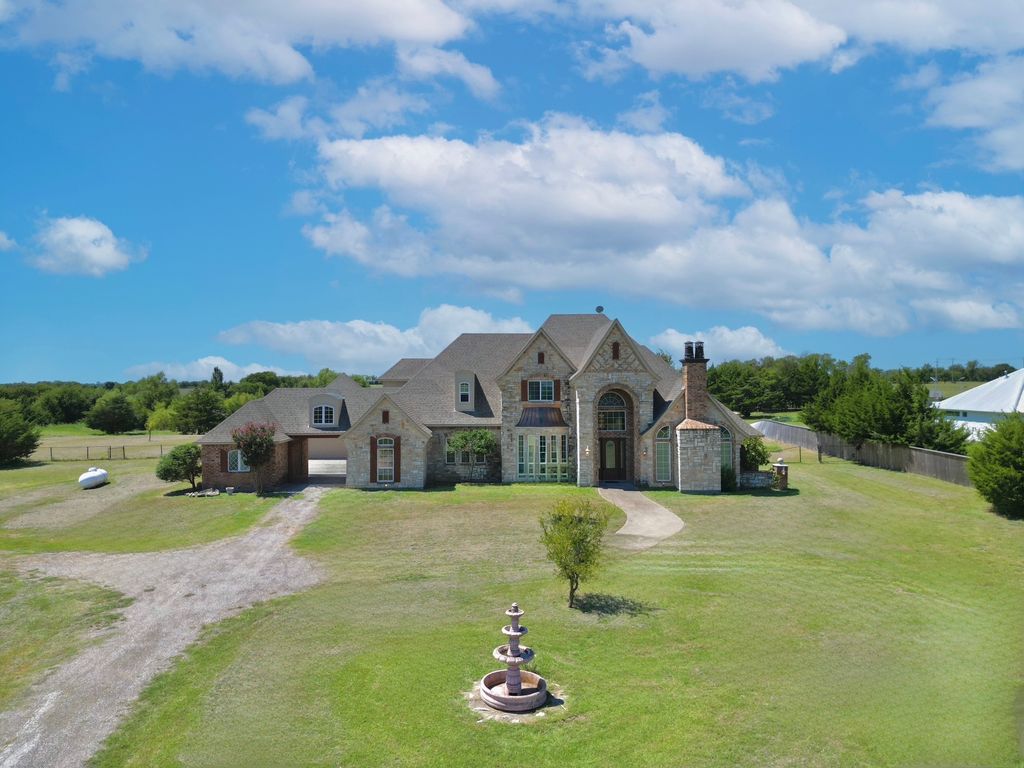 4026 Howard Road, Waxahachie, TX 75165
