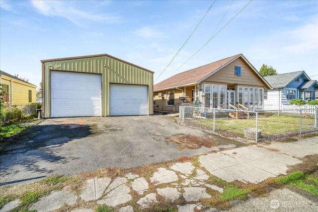 913 S 3rd Avenue, Kelso, WA 98626