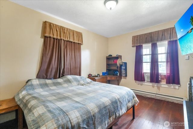 913 S 3rd Avenue, Kelso, WA 98626