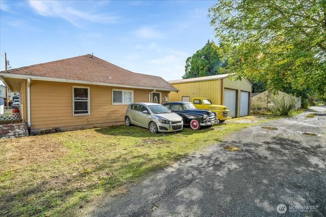 913 S 3rd Avenue, Kelso, WA 98626